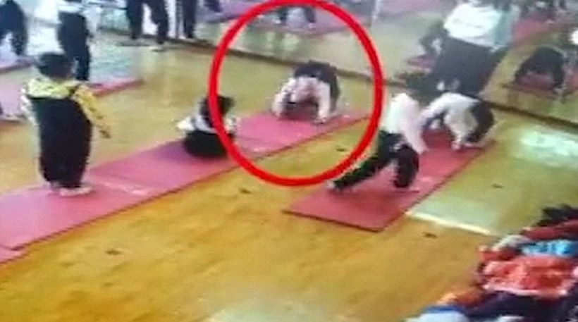Τετράχρονο κορίτσι κάνει «ανάποδη γέφυρα» σε μάθημα γιόγκα και μένει παράλυτο -Σοκαριστικό βίντεο